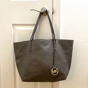 SOLD🤍 Michael Kors Tote Dark Gray